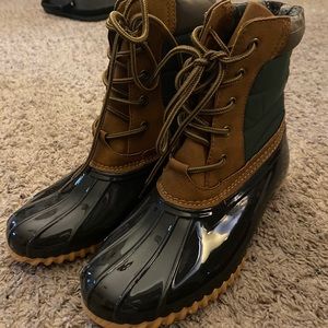 Duck boots